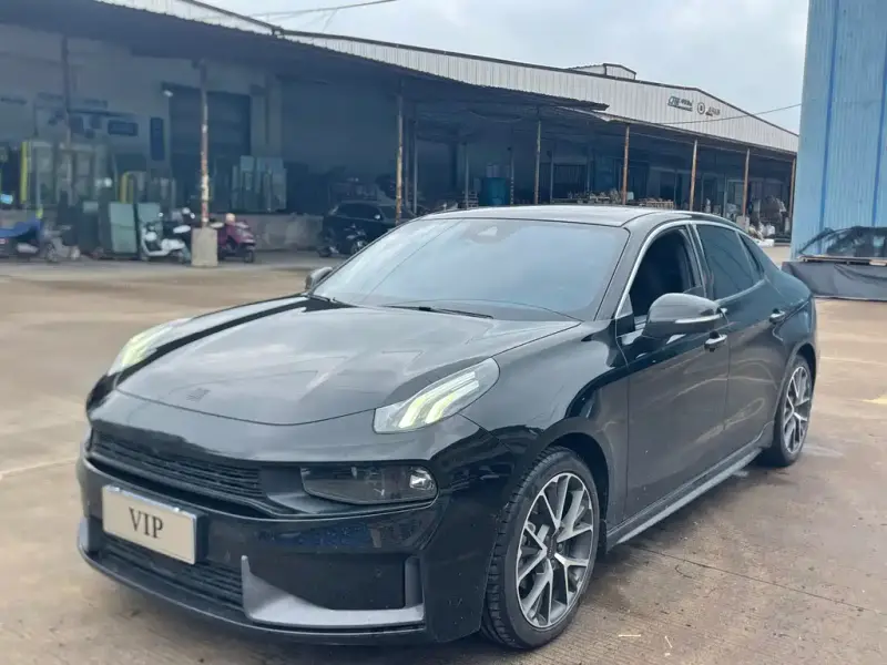 Lynk & Co 03