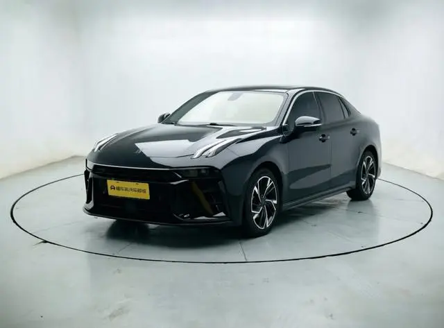 Lynk & Co 03