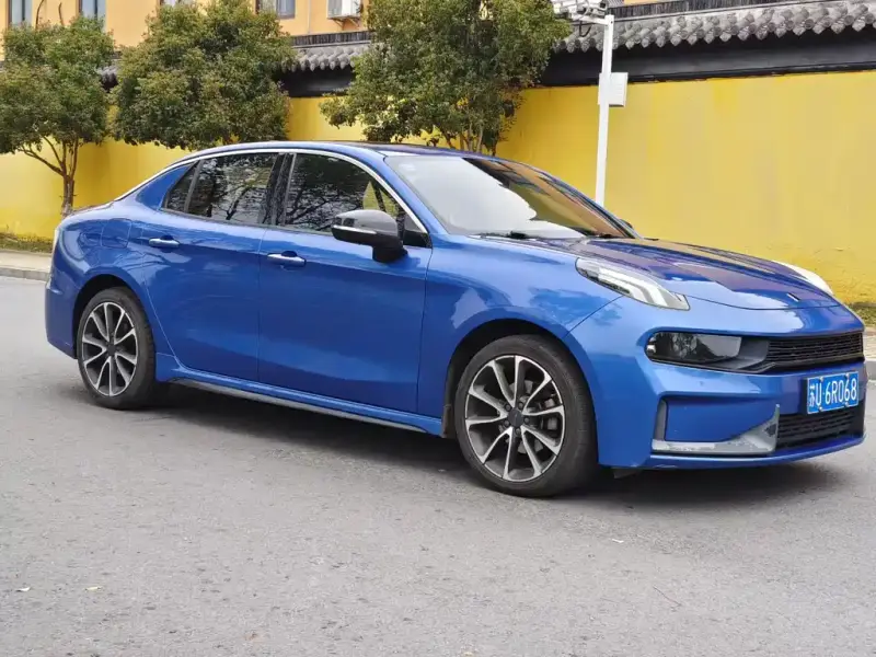 Lynk & Co 03