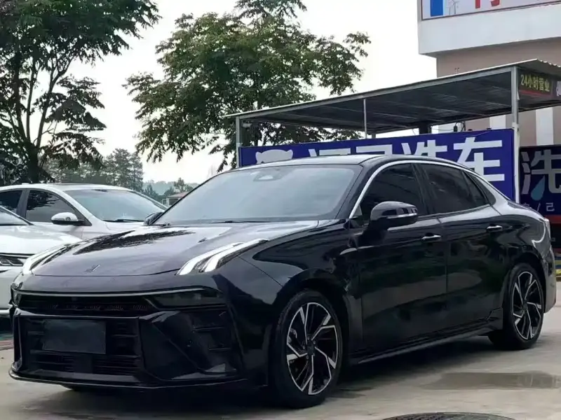 Lynk & Co 03