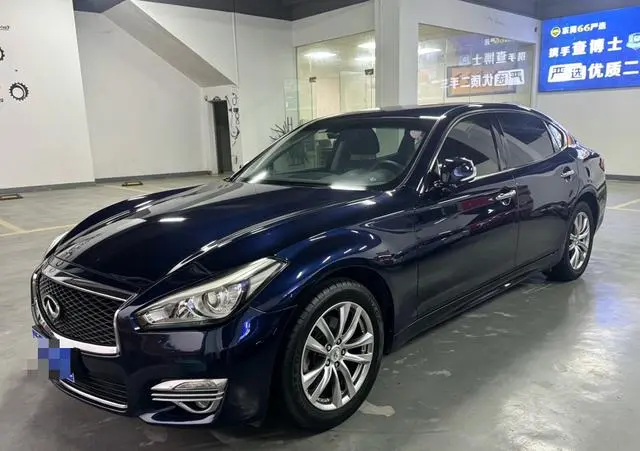 Infiniti Q70