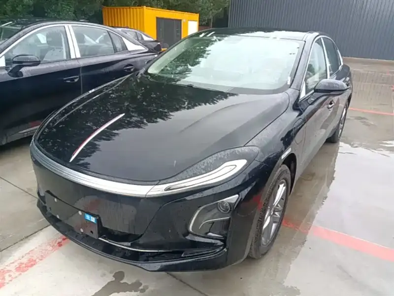 Hongqi E-QM5