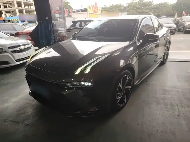 Lynk & Co 03