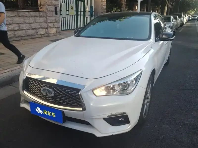 Infiniti Q50L