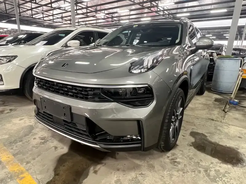 Lynk & Co 01