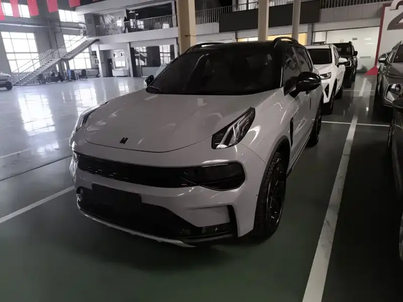 Lynk & Co 01