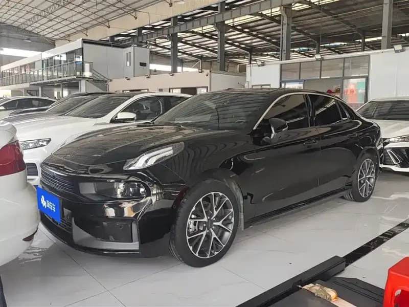 Lynk & Co 03