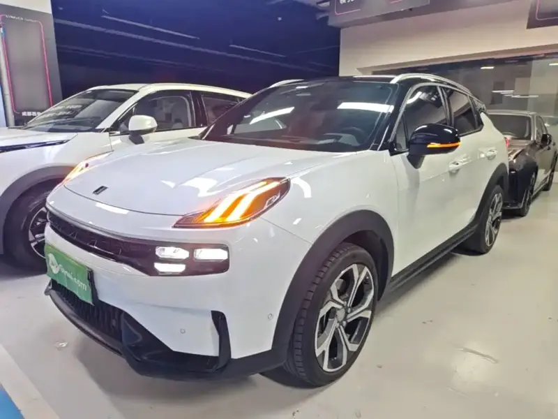 Lynk & Co 06