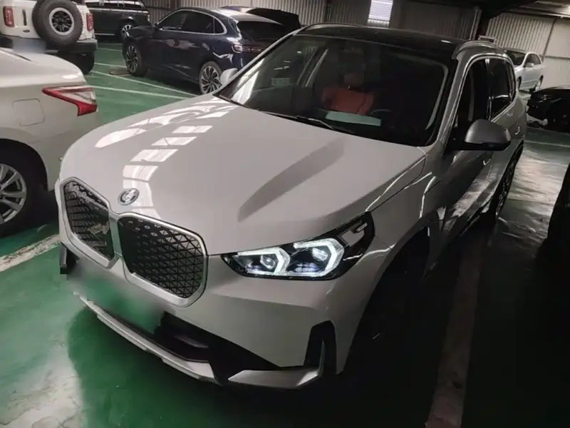 BMW iX1