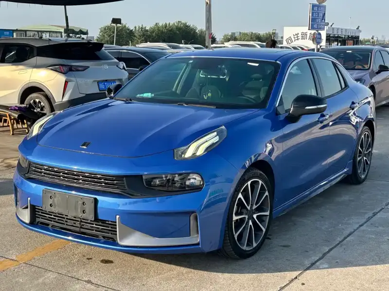 Lynk & Co 03