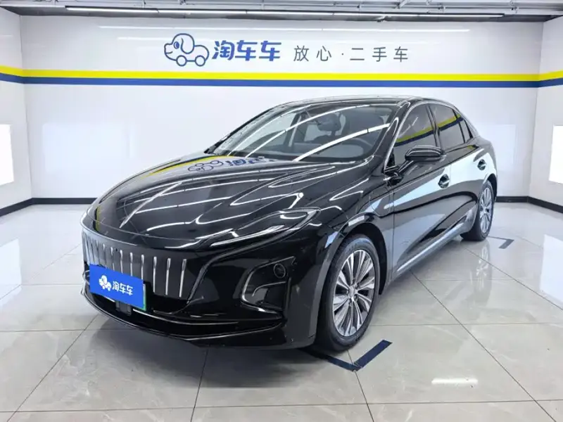 Hongqi E-QM5