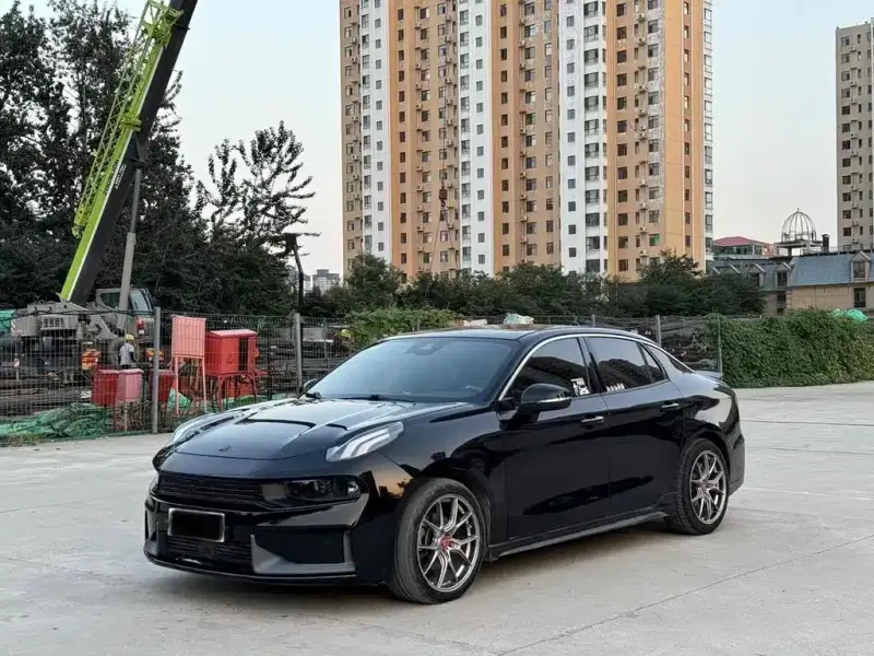 Lynk & Co 03
