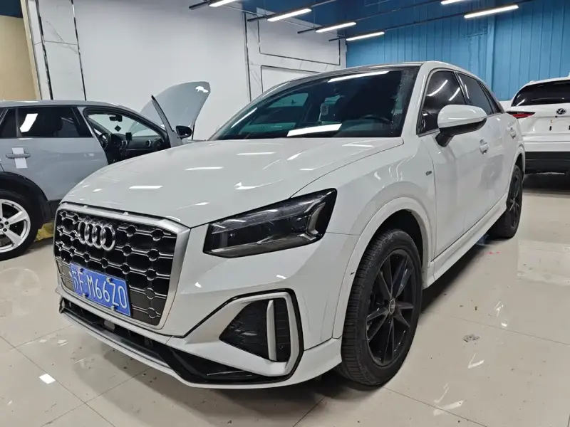 Audi Q2L