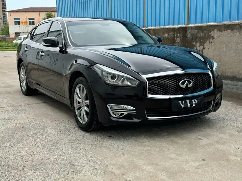 Infiniti Q70