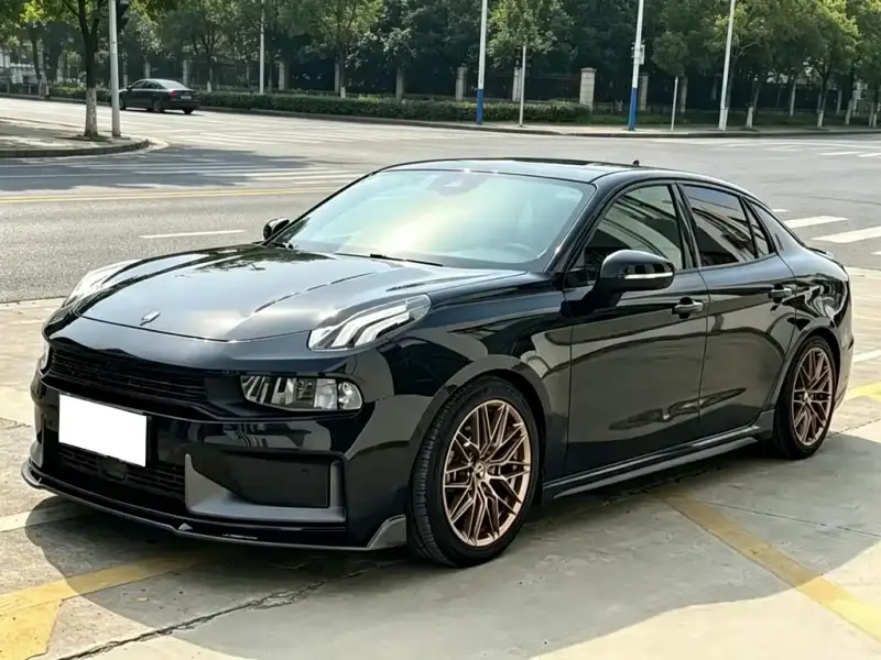 Lynk & Co 03