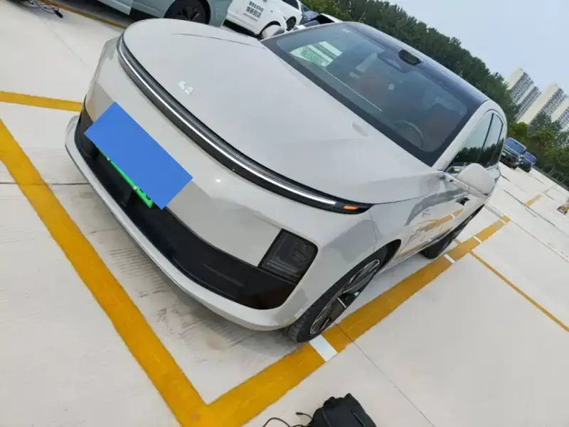 Li Auto L6