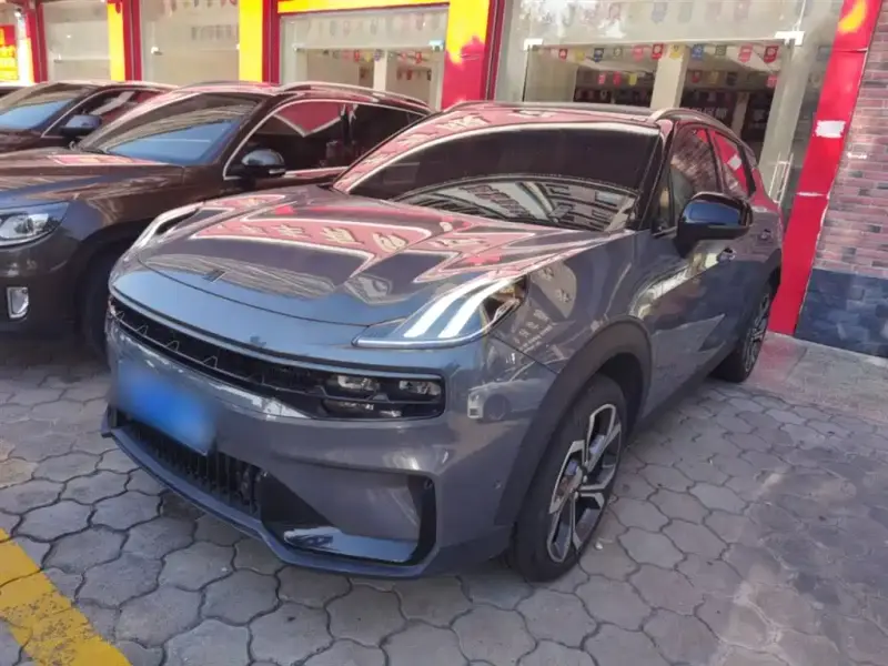 Lynk & Co 06