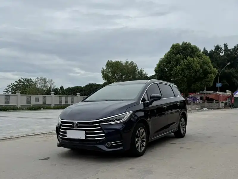 BYD MAX