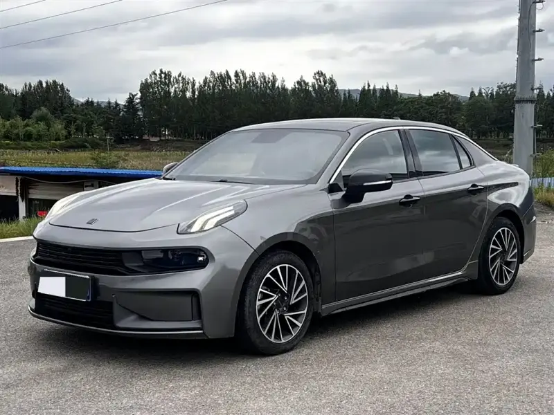 Lynk & Co 03