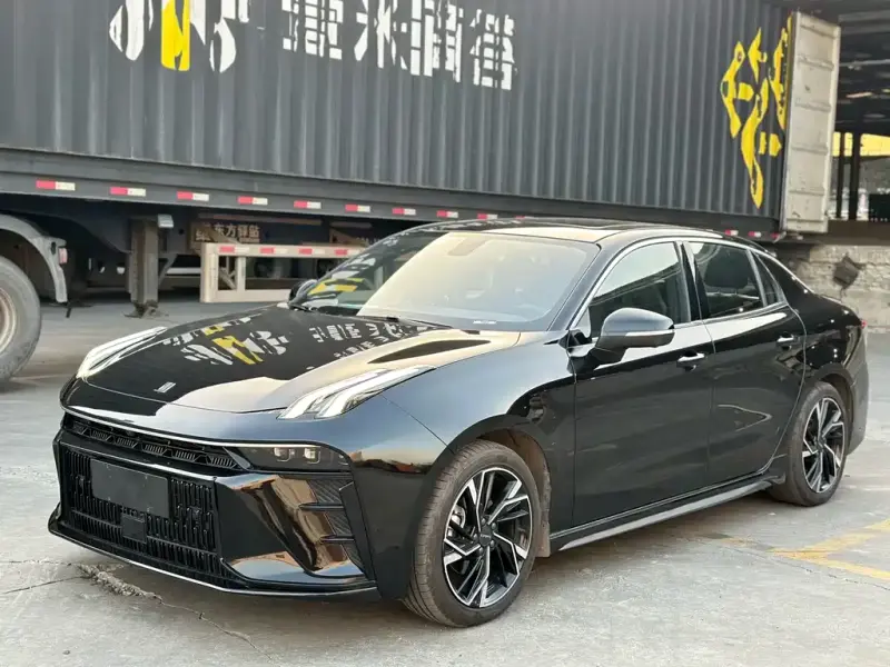 Lynk & Co 03