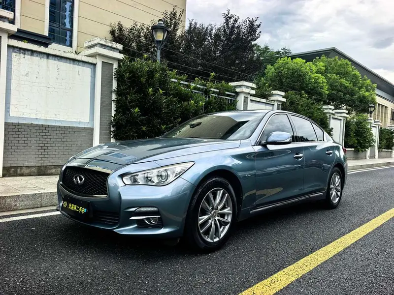 Infiniti Q50L