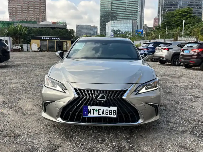 Lexus ES
