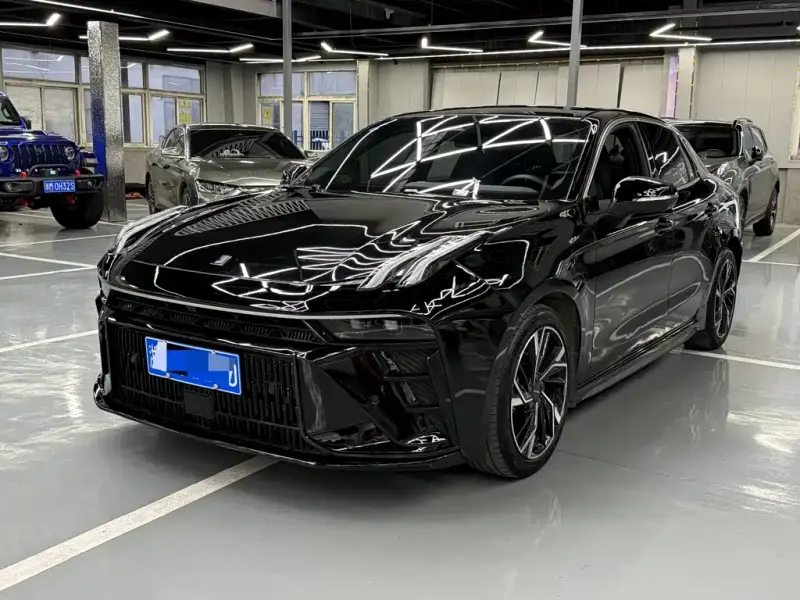 Lynk & Co 03