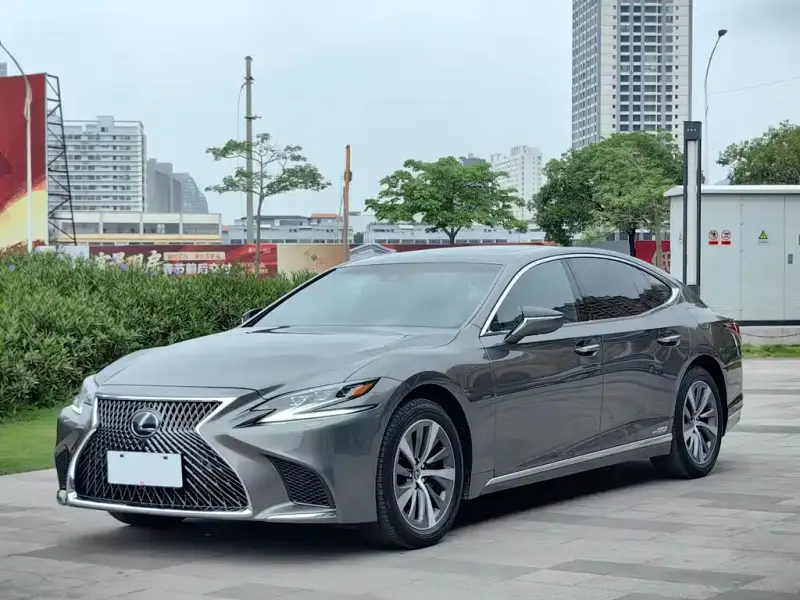Lexus LS