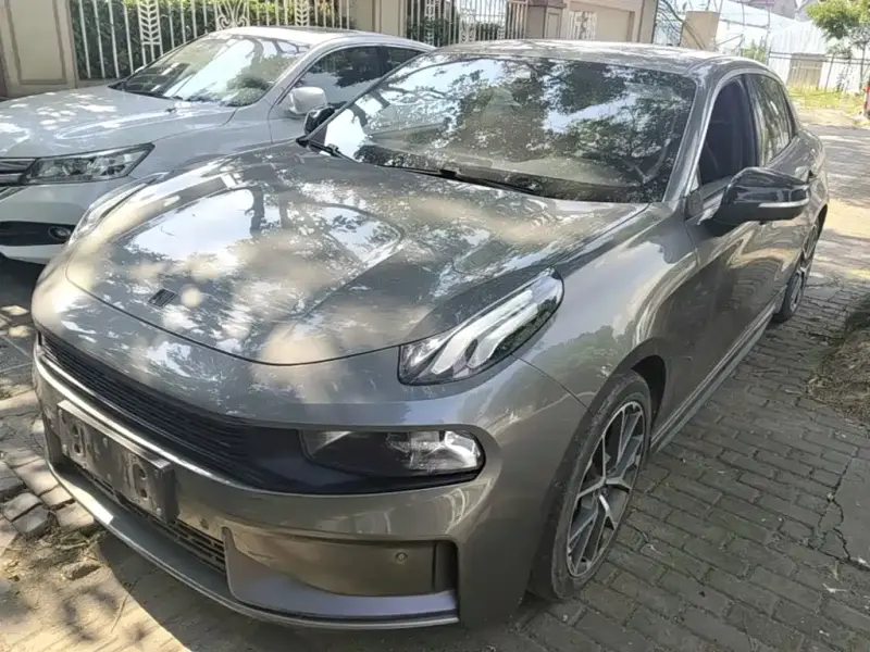 Lynk & Co 03
