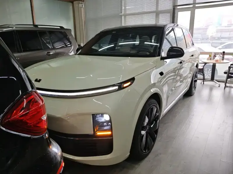 Li Auto L8