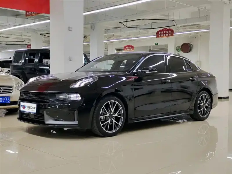 Lynk & Co 03