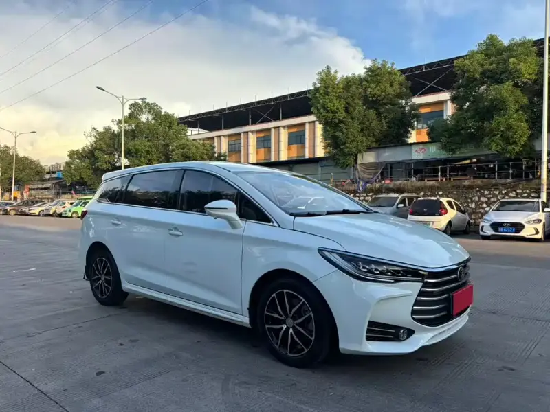 BYD MAX