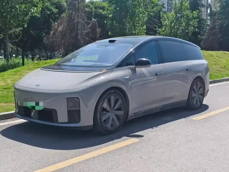 Li Auto i8