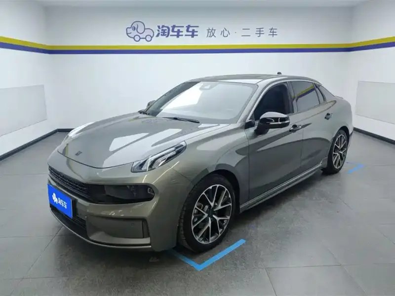 Lynk & Co 03