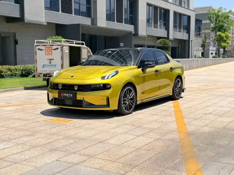 Lynk & Co 03