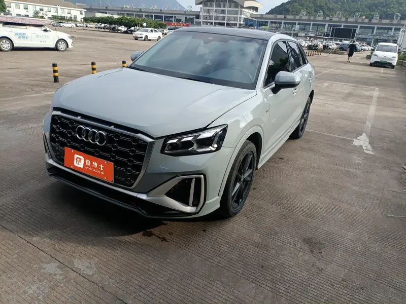 Audi Q2L