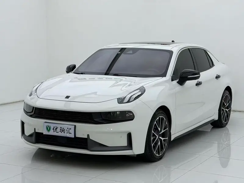 Lynk & Co 03