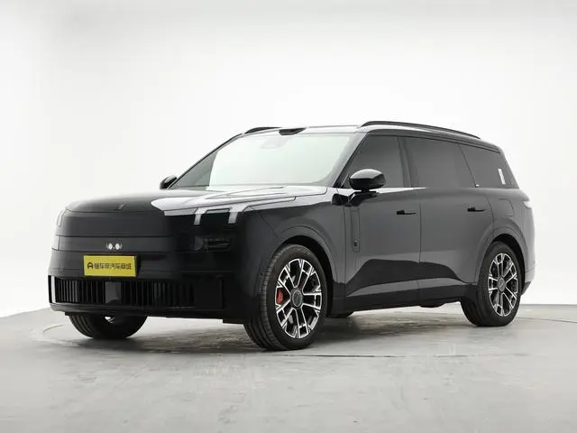 Lynk & Co 900