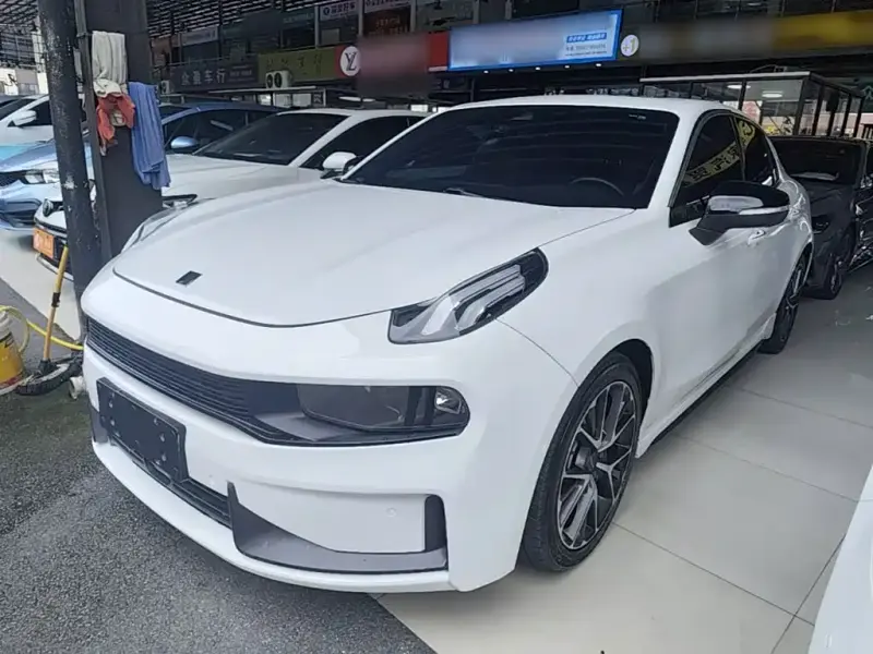 Lynk & Co 03