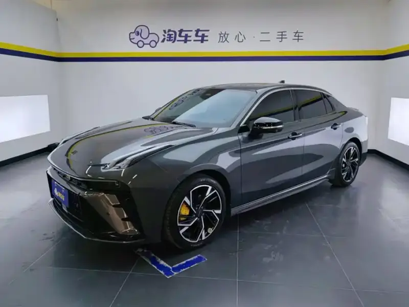 Lynk & Co 03