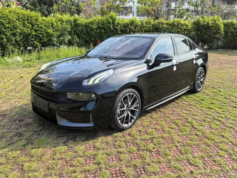 Lynk & Co 03