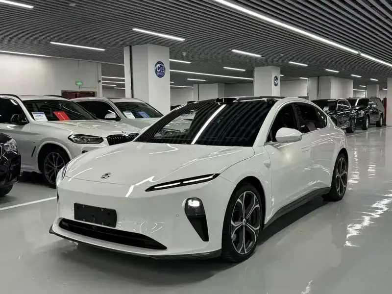 NIO ET5