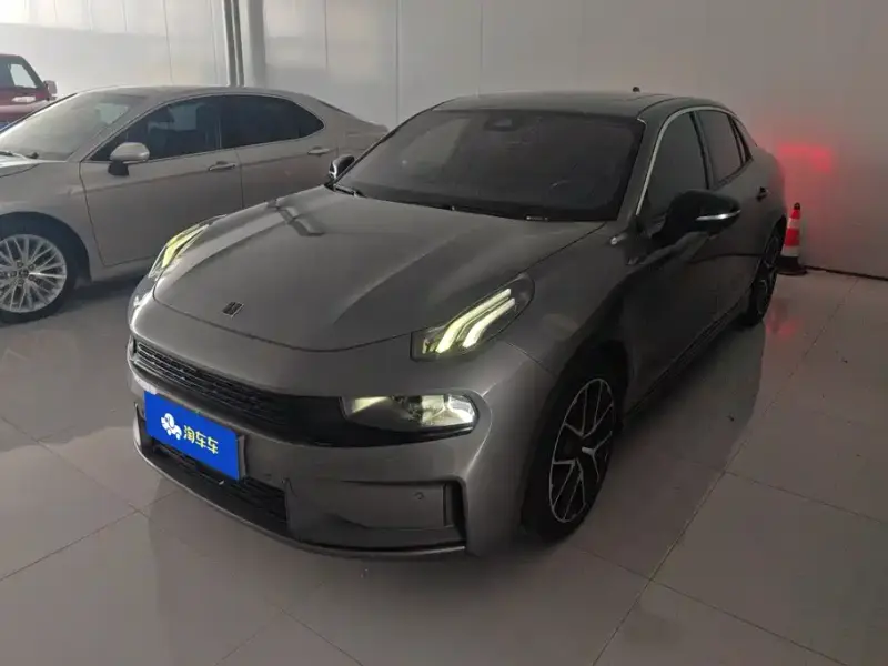 Lynk & Co 03