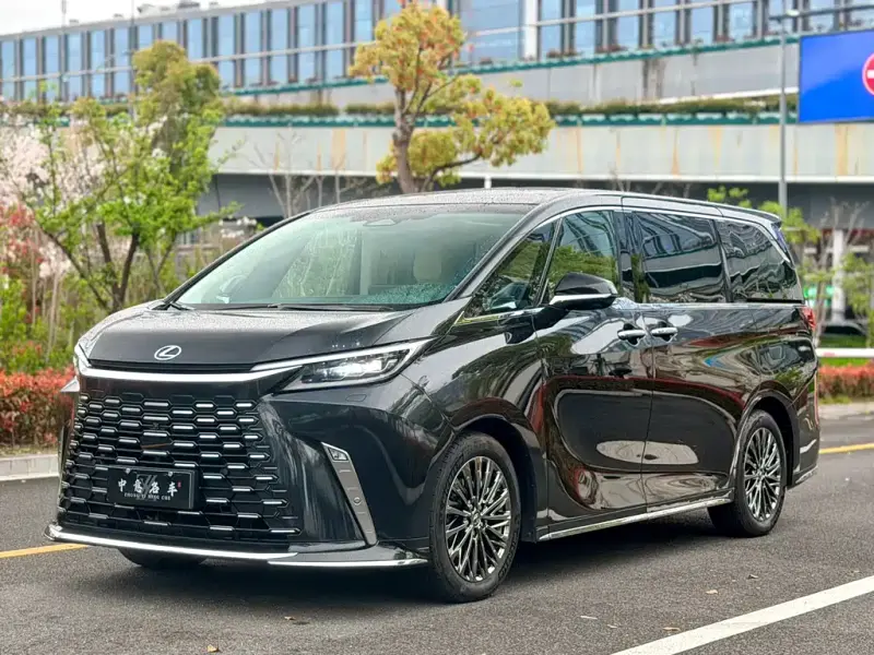 Lexus LM