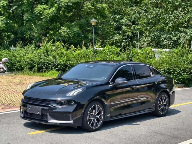 Lynk & Co 03