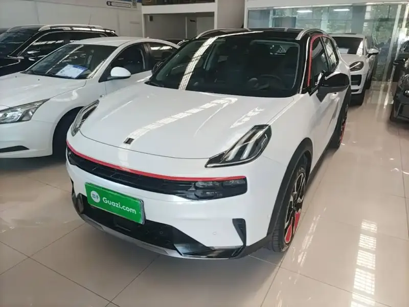 Lynk & Co 06