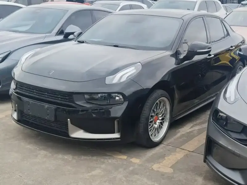 Lynk & Co 03