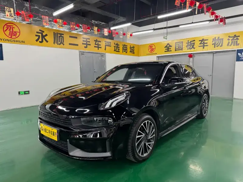 Lynk & Co 03