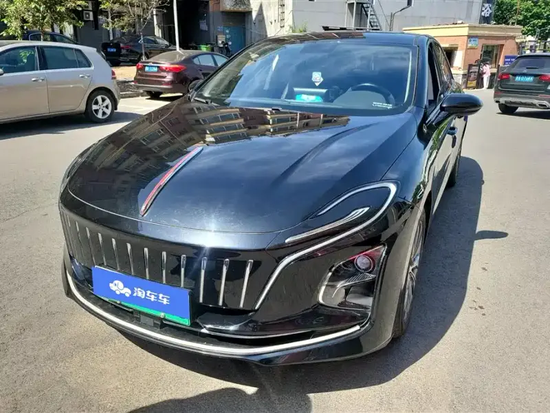 Hongqi E-QM5