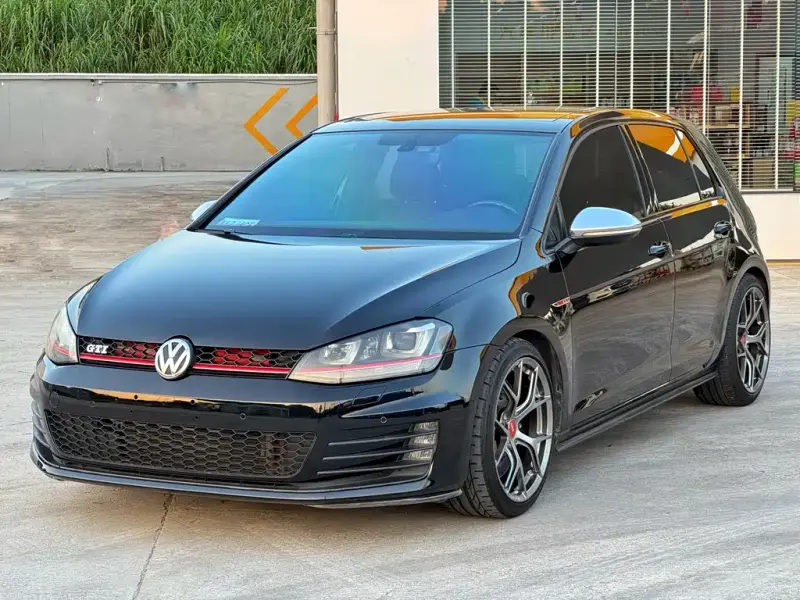 Volkswagen Golf GTI